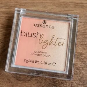 Essence Blush Lighter Gradient Powder Blush - Peachy Dawn